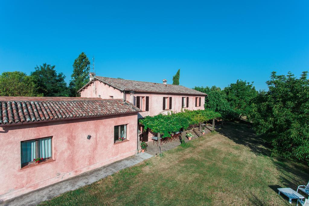 Agriturismo Il Pettirosso Forlì Exterior foto